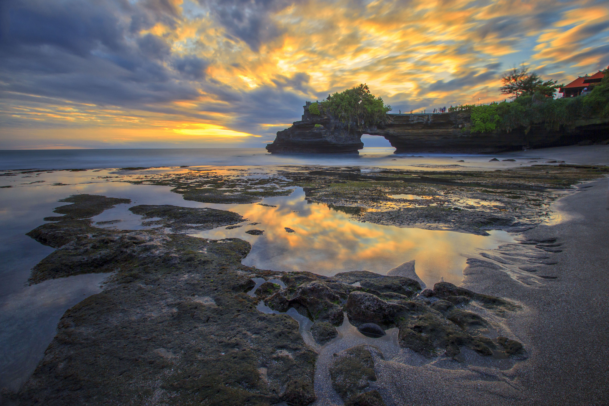 迷幻之岛-迷幻之岛 拉贾安帕特群岛的瓦亚格岛，印度尼西亚 (© Chris Caldicott/Offset) @20180313 ...